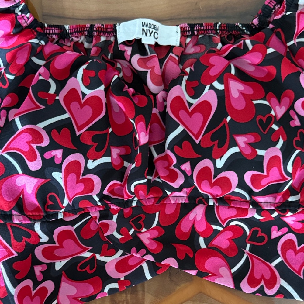 Madden NYC Women's Heart Print Crop Top - Black and Pink